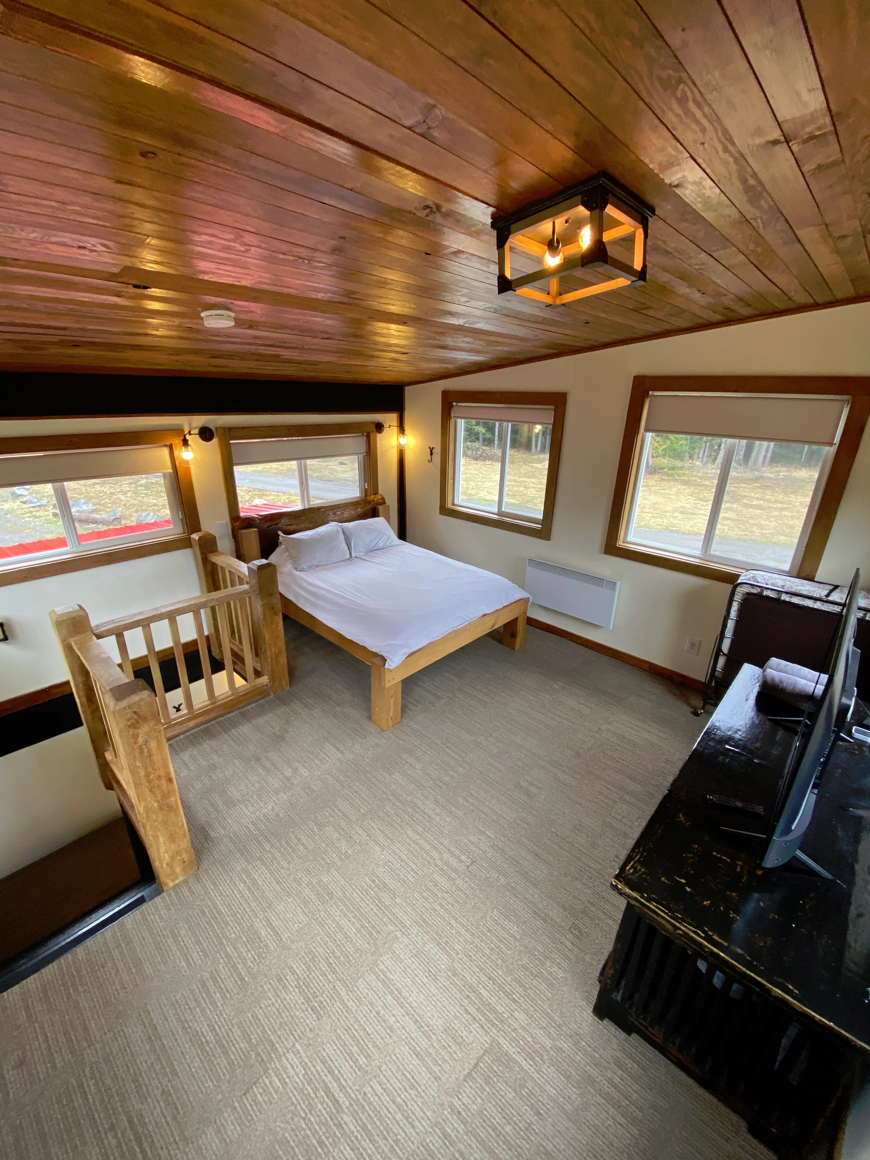 /_next/static/media/master-bedroom-02.a3564c02.webp