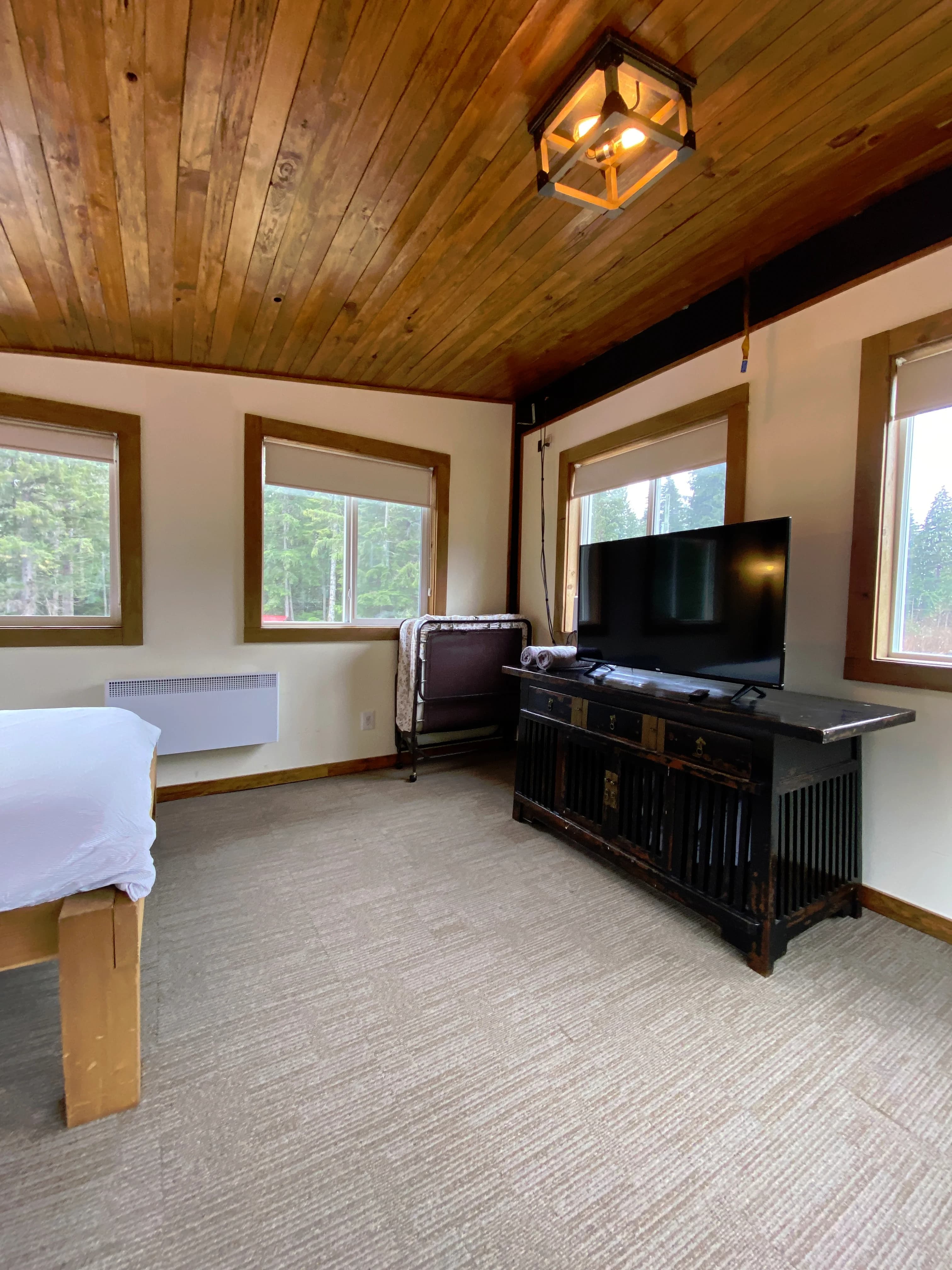/_next/static/media/master-bedroom-03.8eb1eac8.webp